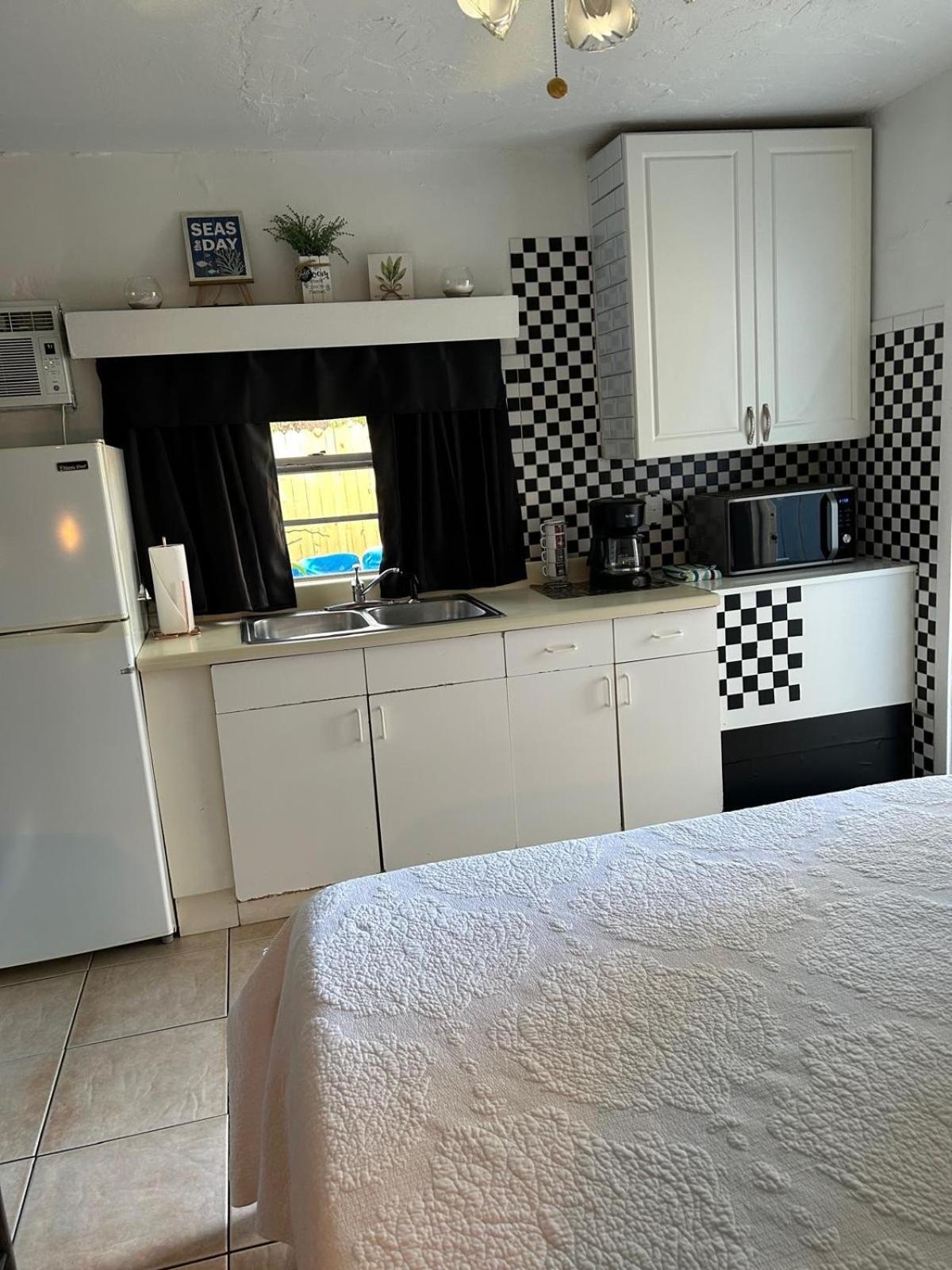 Mini Studio: 10 Min/Siesta Key/Private Entrance/ サラソータ エクステリア 写真