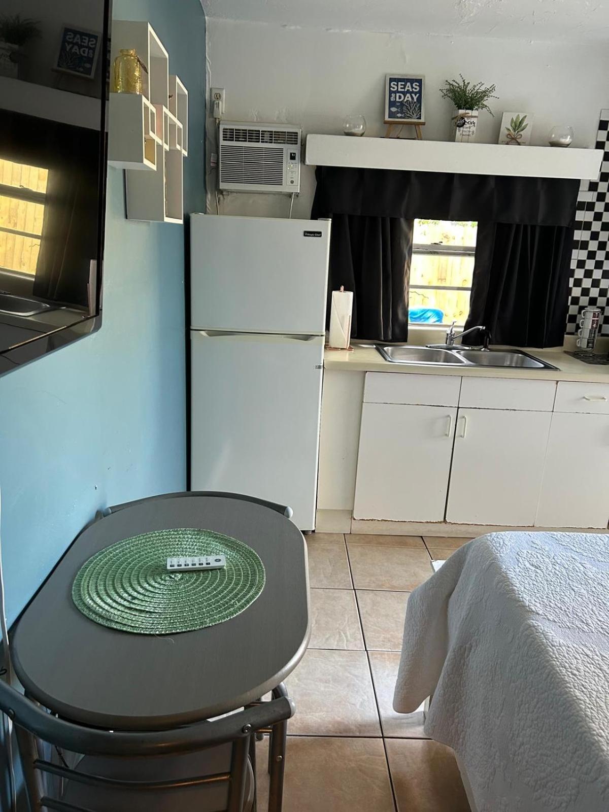 Mini Studio: 10 Min/Siesta Key/Private Entrance/ サラソータ エクステリア 写真